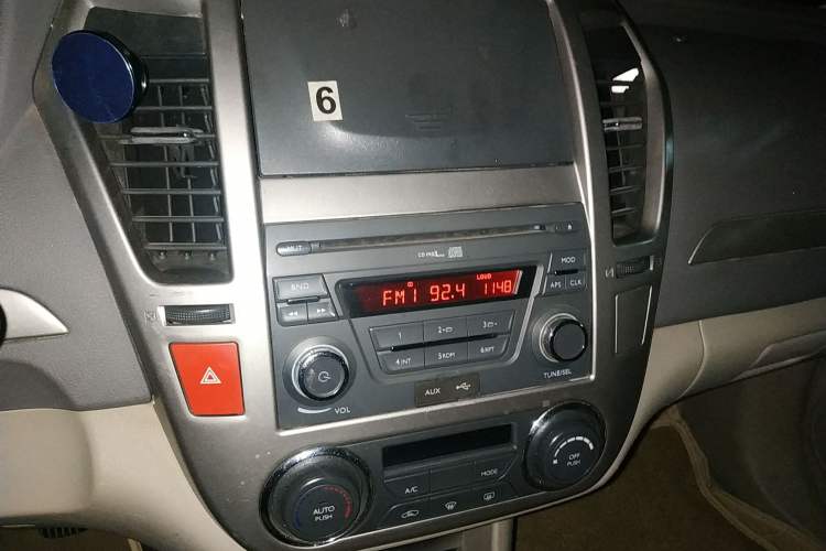 Used Dongfeng Aeolus A60 2012 1.6L Manual Luxury Model Audio And AC Panel