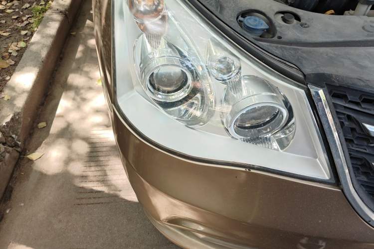 Used Dongfeng Aeolus A60 2012 1.6L Automatic Luxury Version Right Front Headlight