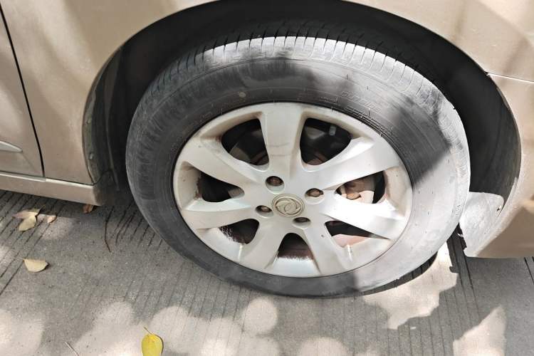 Used Dongfeng Aeolus A60 2012 1.6L Automatic Luxury Version Right Front Wheel Hub