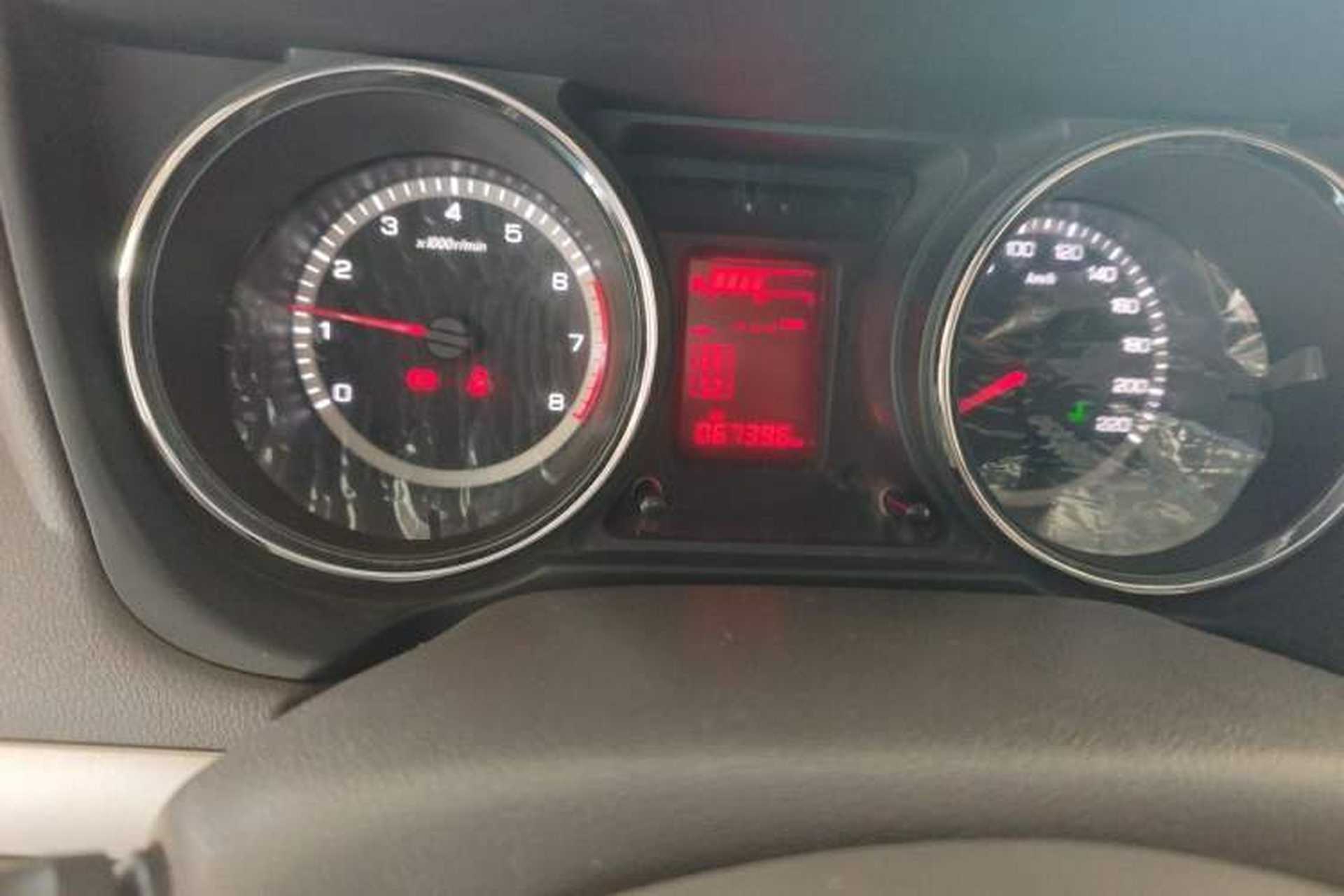 Used Dongfeng Aeolus A60 2012 1.6L Manual Luxury Model Odometer Close Up