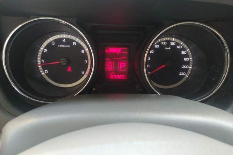 Used Dongfeng Aeolus A60 2012 1.6L Automatic Prestige Model Odometer Close Up