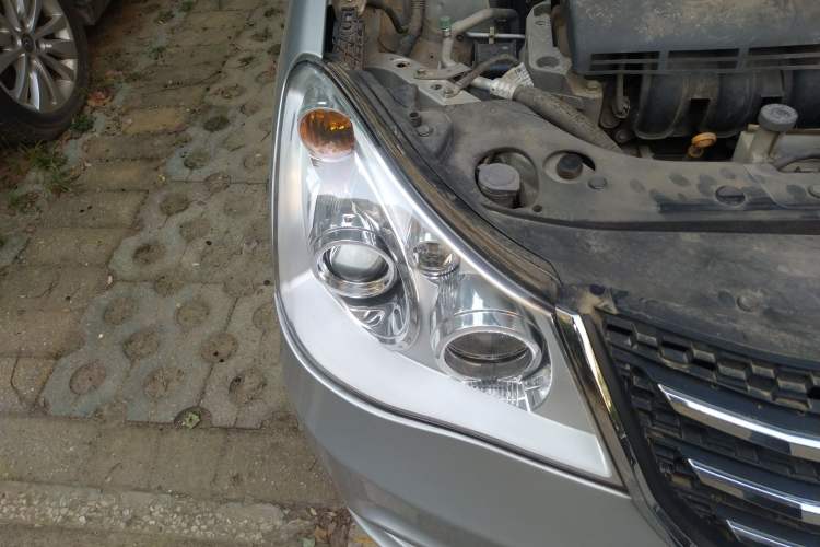 Used Dongfeng Aeolus A60 2012 1.6L Automatic Prestige Model Right Front Headlight