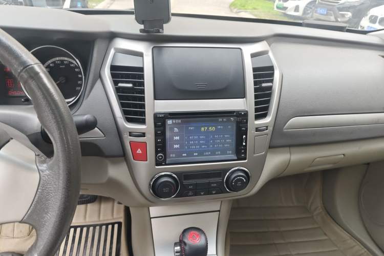 Used Dongfeng Aeolus A60 2012 1.6L Automatic Prestige Model Audio And AC Panel