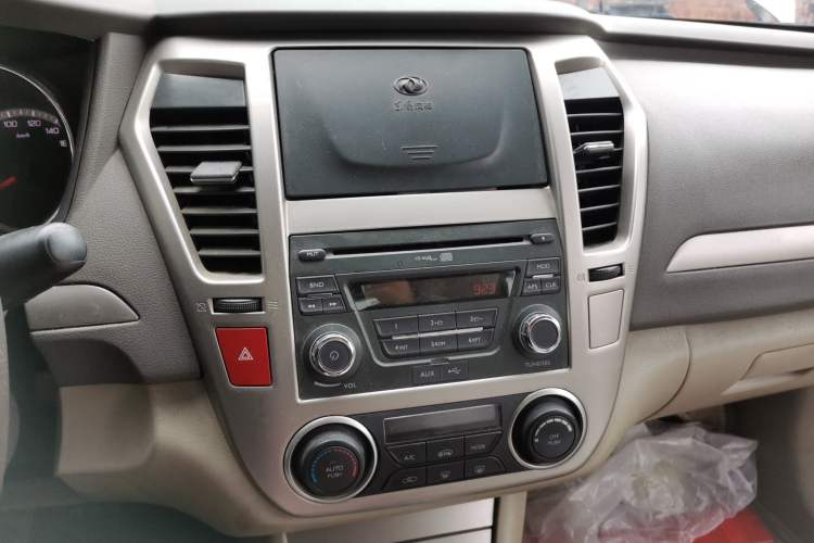 Used Dongfeng Aeolus A60 2012 2.0L CVT Luxury Version Audio And AC Panel