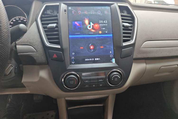 Used Dongfeng Aeolus A60 2012 1.6L Manual Luxury Model Audio And AC Panel