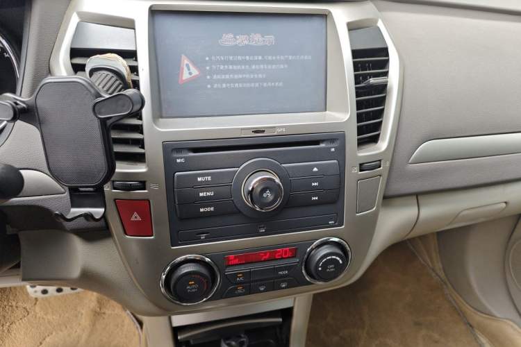 Used Dongfeng Aeolus A60 2012 1.6L Automatic Prestige Model Audio And AC Panel