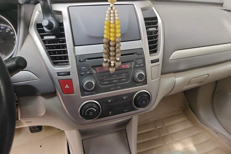 Used Dongfeng Aeolus A60 2012 1.6L Manual Luxury Model Audio And AC Panel
