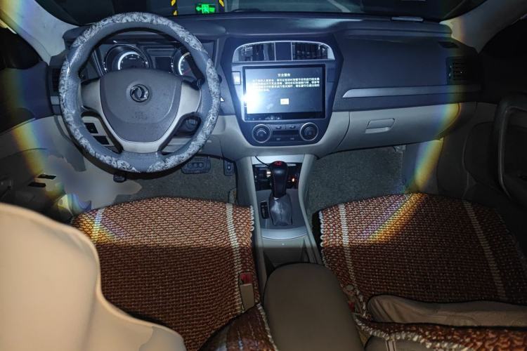 Used Dongfeng Aeolus A60 2012 1.6L Automatic Luxury Version Center Console