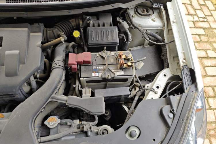 Used Dongfeng Aeolus A60 2012 1.6L Automatic Prestige Model Engine Bay Left