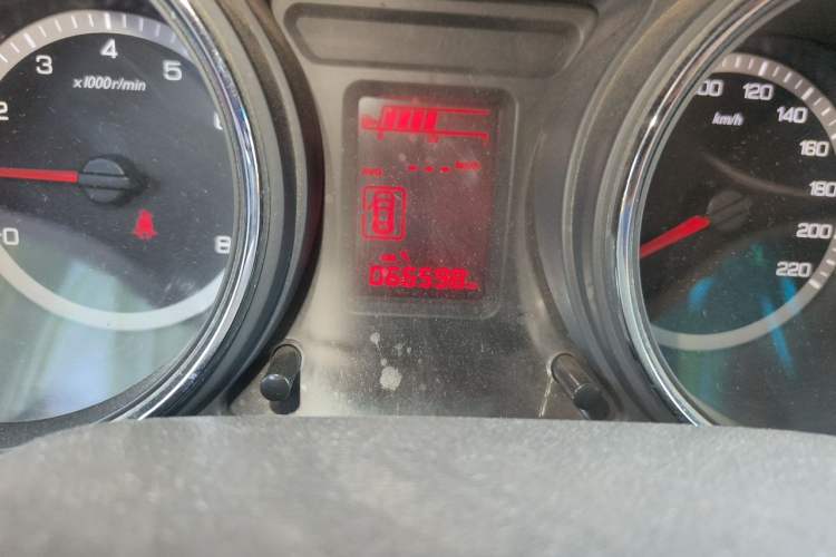 Used Dongfeng Aeolus A60 2012 1.6L Manual Luxury Model Odometer Close Up