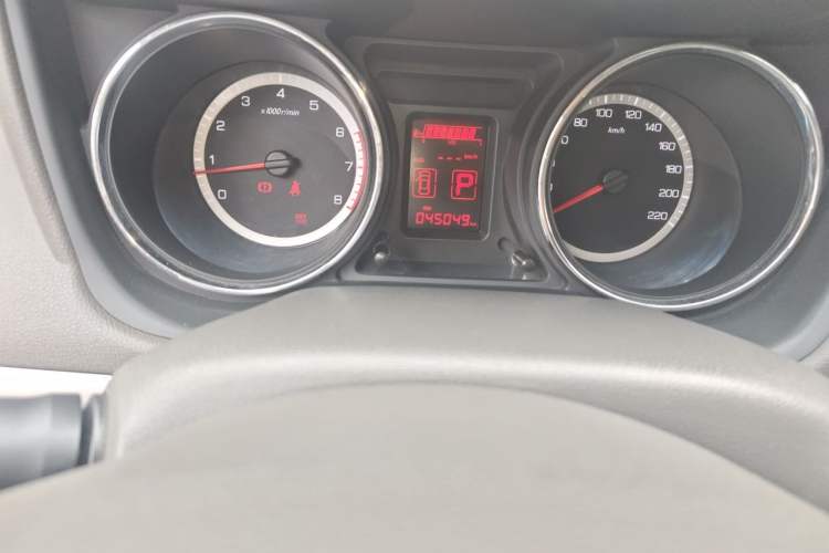 Used Dongfeng Aeolus A60 2012 1.6L Automatic Prestige Model Odometer Close Up