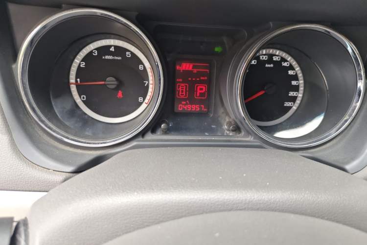 Used Dongfeng Aeolus A60 2012 1.6L Automatic Prestige Model Odometer Close Up