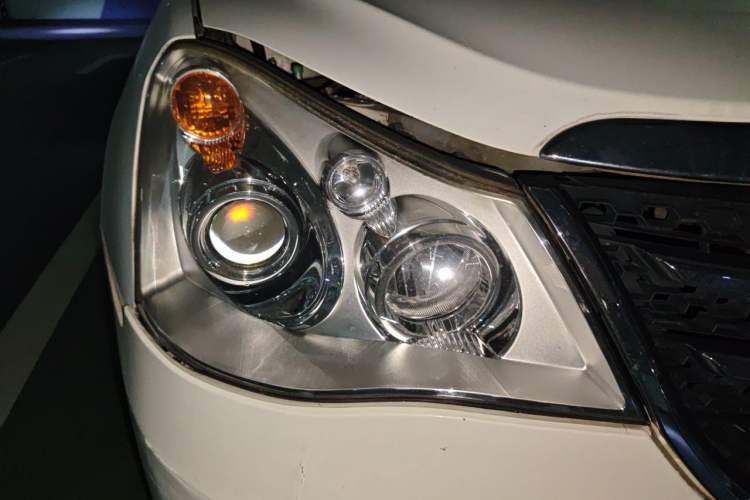 Used Dongfeng Aeolus A60 2012 1.6L Automatic Luxury Version Right Front Headlight