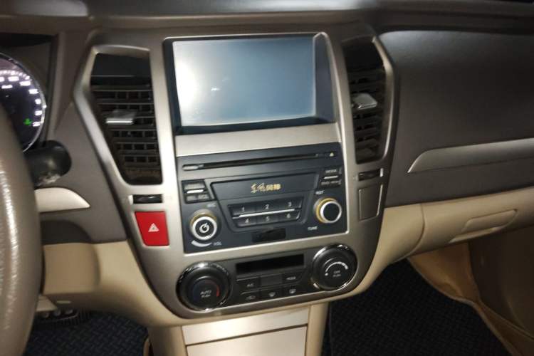 Used Dongfeng Aeolus A60 2012 1.6L Automatic Prestige Model Audio And AC Panel
