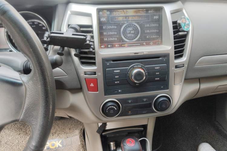 Used Dongfeng Aeolus A60 2012 1.6L Automatic Luxury Version Audio And AC Panel