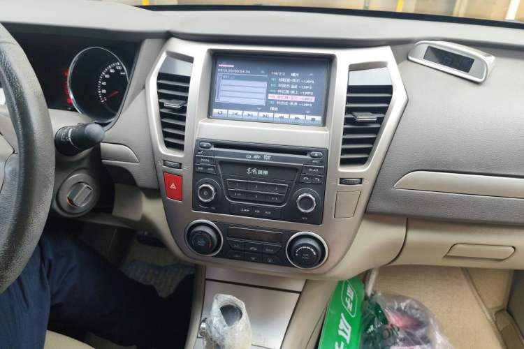 Used Dongfeng Aeolus A60 2012 2.0L CVT Tech Edition Audio And AC Panel