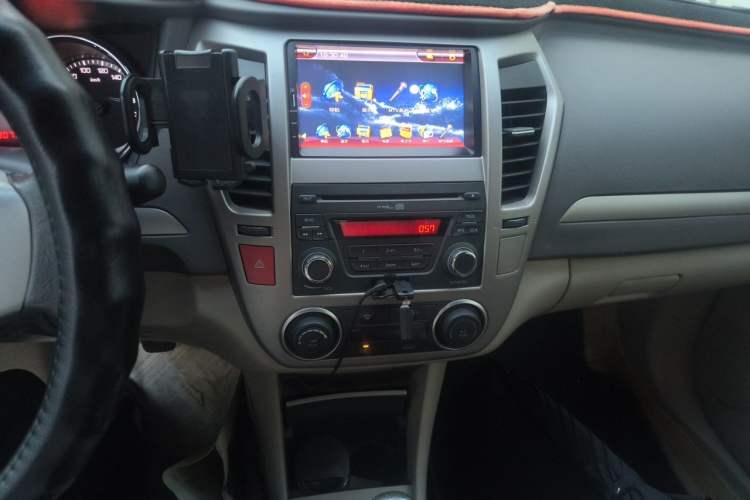 Used Dongfeng Aeolus A60 2012 1.6L Manual Luxury Model Audio And AC Panel