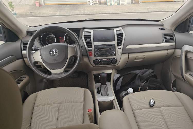 Used Dongfeng Aeolus A60 2012 1.6L Automatic Luxury Version Center Console