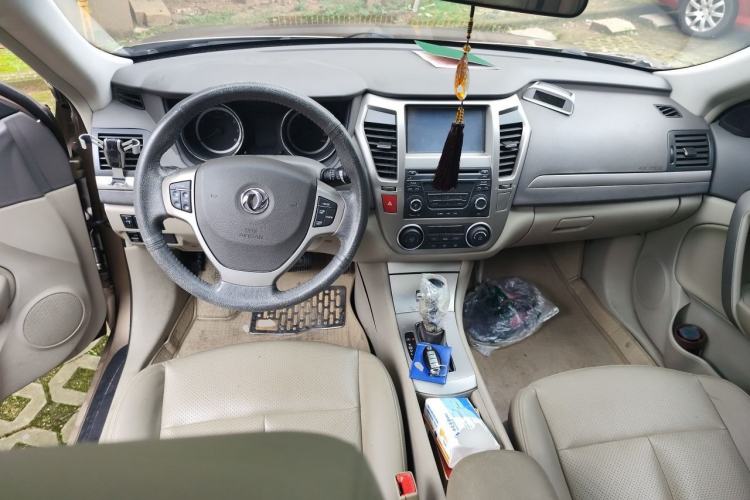 Used Dongfeng Aeolus A60 2012 2.0L CVT Tech Edition Center Console