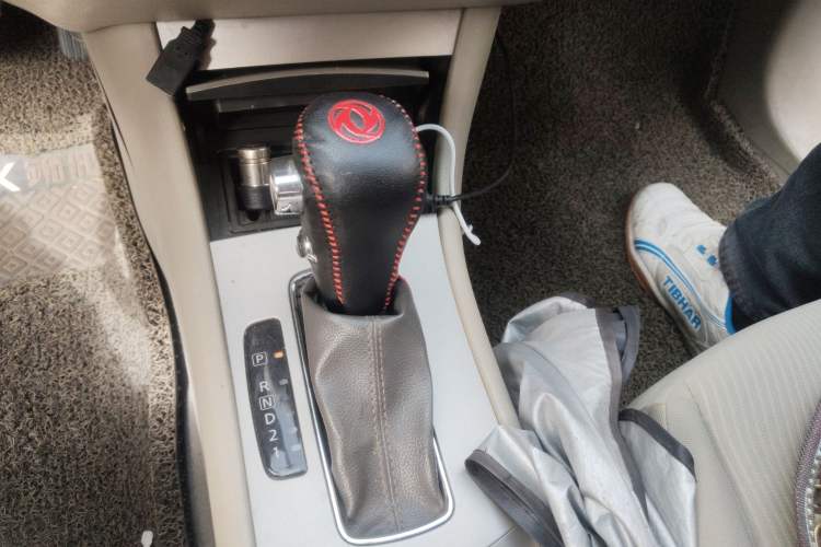 Used Dongfeng Aeolus A60 2012 1.6L Automatic Luxury Version Gear Lever