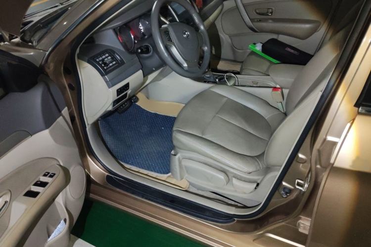 Used Dongfeng Aeolus A60 2012 1.6L Automatic Prestige Model Interior 3