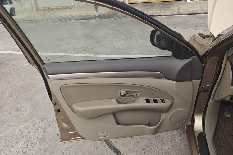Used Dongfeng Aeolus A60 2012 1.6L Automatic Luxury Version Left Front Door Interior