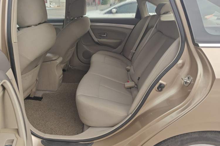 Used Dongfeng Aeolus A60 2012 1.6L Automatic Luxury Version Left Rear Seat