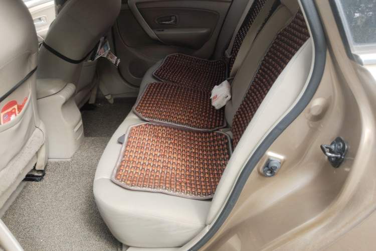 Used Dongfeng Aeolus A60 2012 1.6L Automatic Luxury Version Left Rear Seat