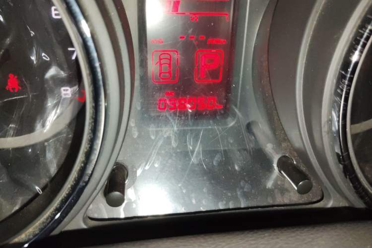 Used Dongfeng Aeolus A60 2012 1.6L Automatic Prestige Model Odometer Close Up