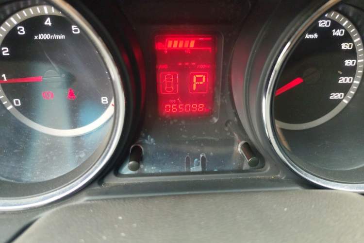 Used Dongfeng Aeolus A60 2012 2.0L CVT Tech Edition Odometer Close Up