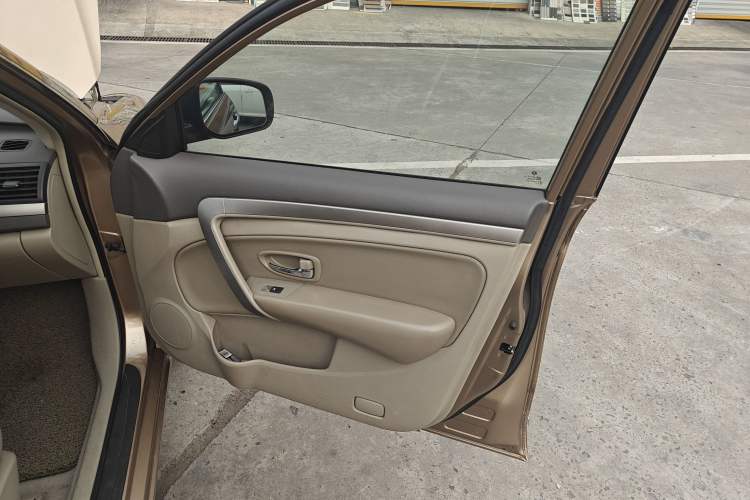 Used Dongfeng Aeolus A60 2012 1.6L Automatic Luxury Version Right Front Door Interior