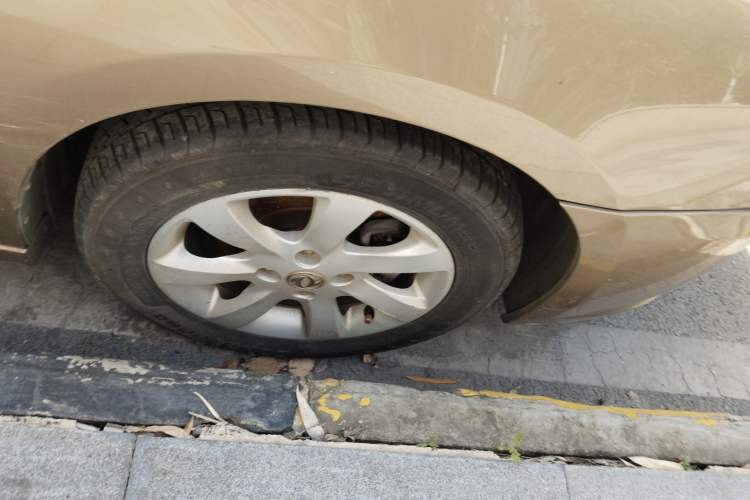 Used Dongfeng Aeolus A60 2012 1.6L Automatic Luxury Version Right Front Wheel Hub