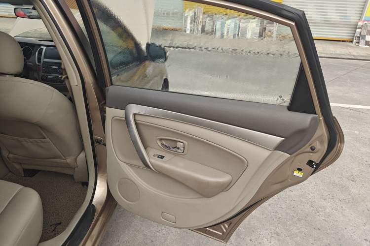 Used Dongfeng Aeolus A60 2012 1.6L Automatic Luxury Version Right Rear Door Interior