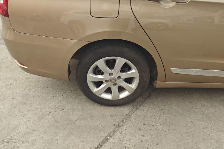 Used Dongfeng Aeolus A60 2012 1.6L Automatic Luxury Version Right Rear Wheel Hub