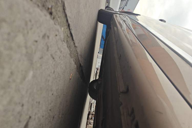 Used Dongfeng Aeolus A60 2012 1.6L Automatic Luxury Version Right Side Sill