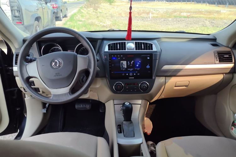Used Dongfeng Aeolus A60 2014 1.6L Automatic Luxury Model Center Console