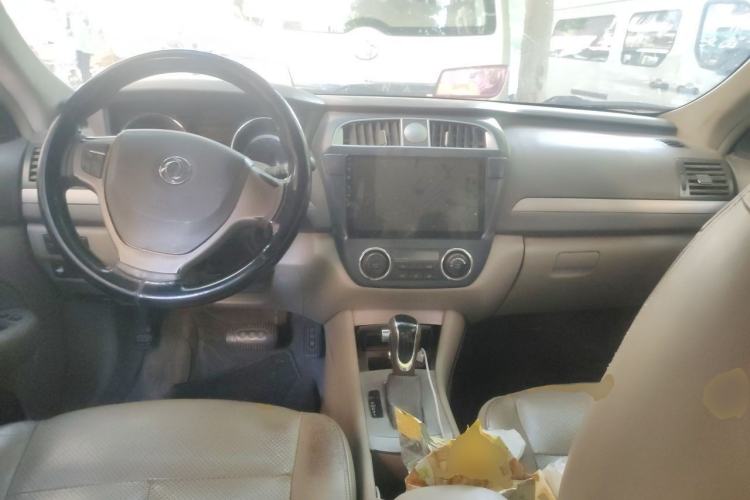 Used Dongfeng Aeolus A60 2014 1.6L Automatic Prestige Model Center Console