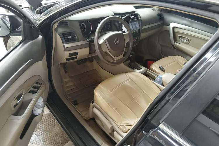 Used Dongfeng Aeolus A60 2014 1.6L Automatic Luxury Model Driver Seat