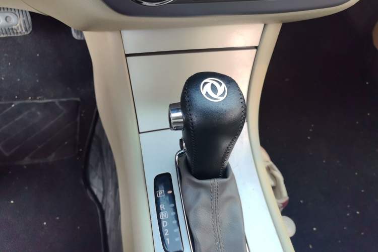 Used Dongfeng Aeolus A60 2014 1.6L Automatic Luxury Model Gear Lever