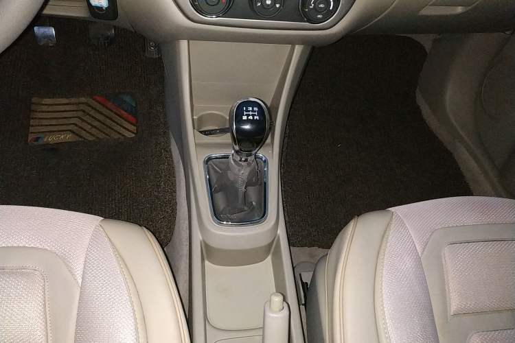 Used Dongfeng Aeolus A60 2014 1.5L Manual Elite Model Gear Lever