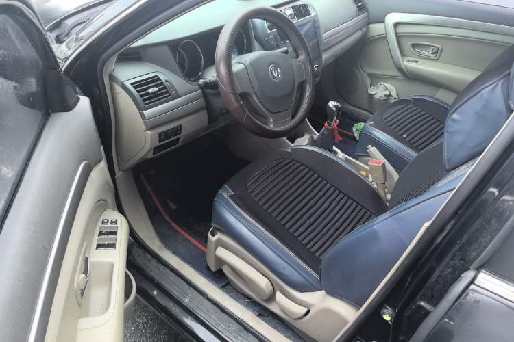 Used Dongfeng Aeolus A60 2014 1.6L Manual Luxury Model Interior 2