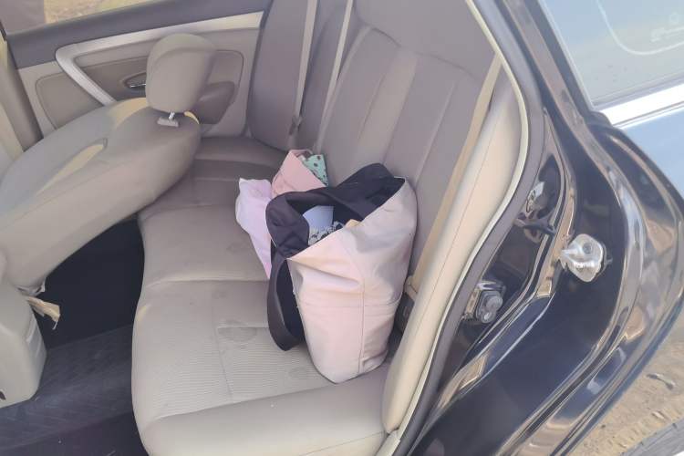 Used Dongfeng Aeolus A60 2014 1.6L Automatic Luxury Model Left Rear Seat