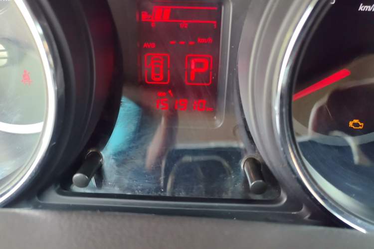 Used Dongfeng Aeolus A60 2014 1.6L Automatic Luxury Model Odometer Close Up