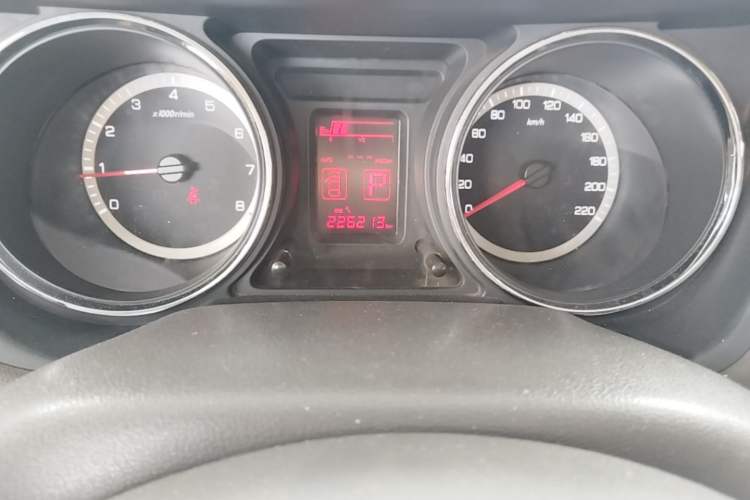 Used Dongfeng Aeolus A60 2014 1.6L Automatic Luxury Model Odometer Close Up