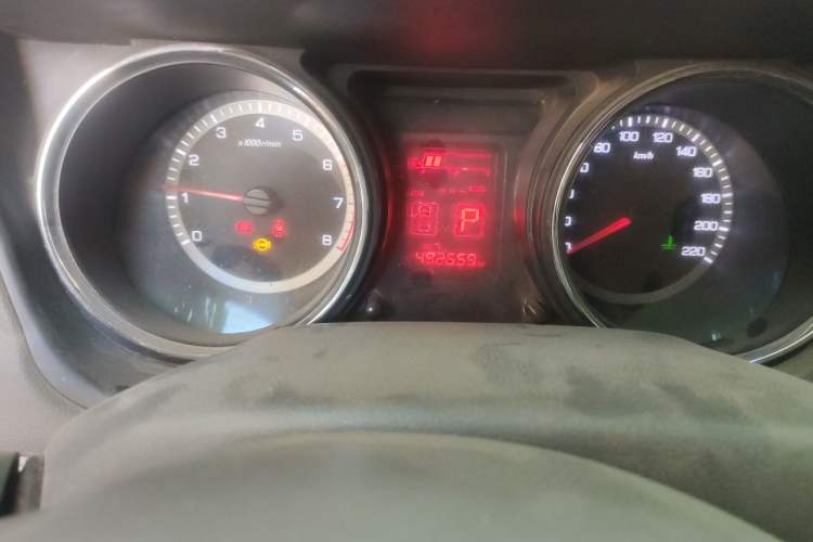 Used Dongfeng Aeolus A60 2014 1.6L Automatic Prestige Model Odometer Close Up