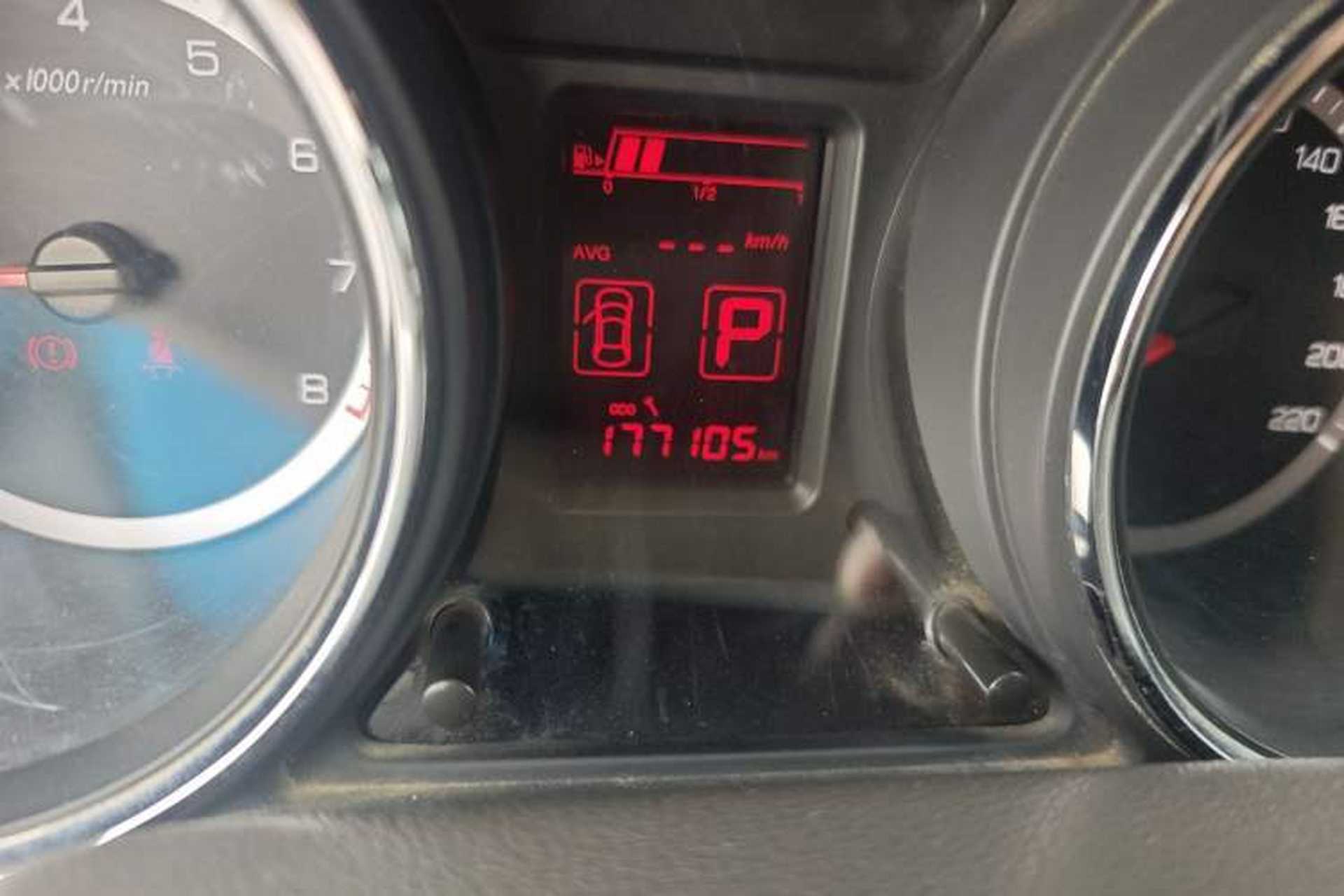 Used Dongfeng Aeolus A60 2014 1.6L Automatic Luxury Model Odometer Close Up