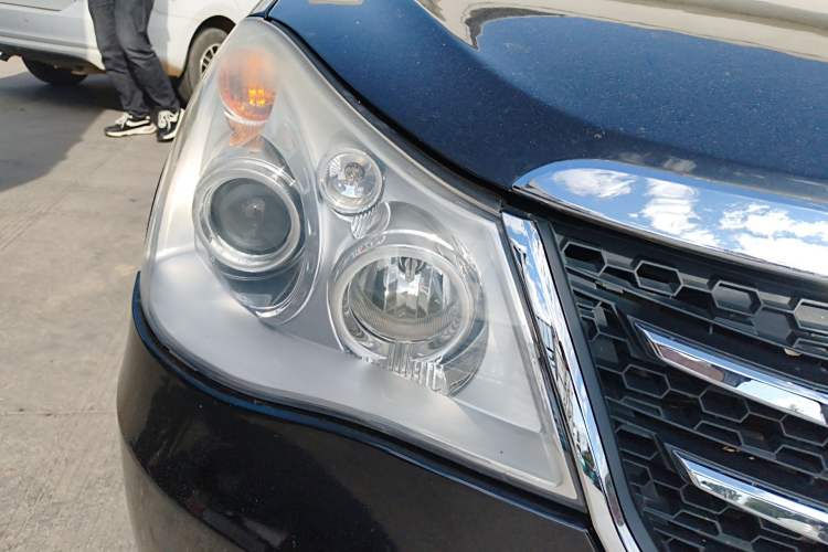 Used Dongfeng Aeolus A60 2014 1.6L Manual Luxury Model Right Front Headlight