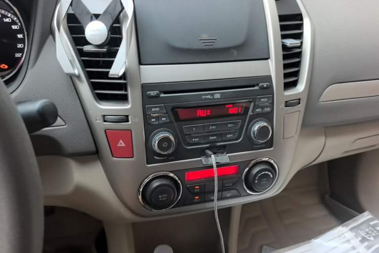 Used Dongfeng Aeolus A60 2014 1.6L Manual Luxury Model Audio And AC Panel