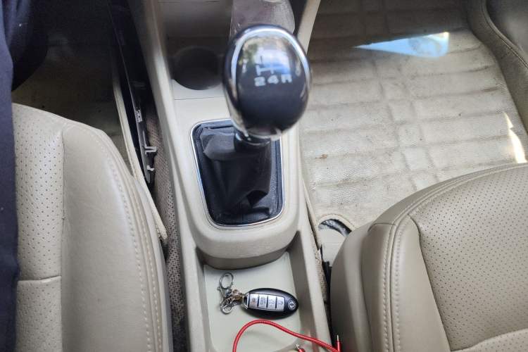 Used Dongfeng Aeolus A60 2014 1.6L Manual Luxury Model Gear Lever
