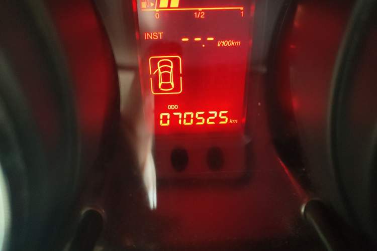 Used Dongfeng Aeolus A60 2014 1.6L Manual Luxury Model Odometer Close Up
